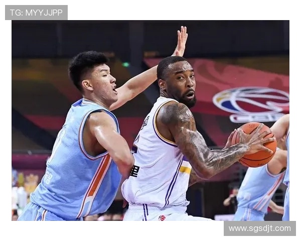 上海队与新疆队激战正酣谁能在这场巅峰对决中笑到最后